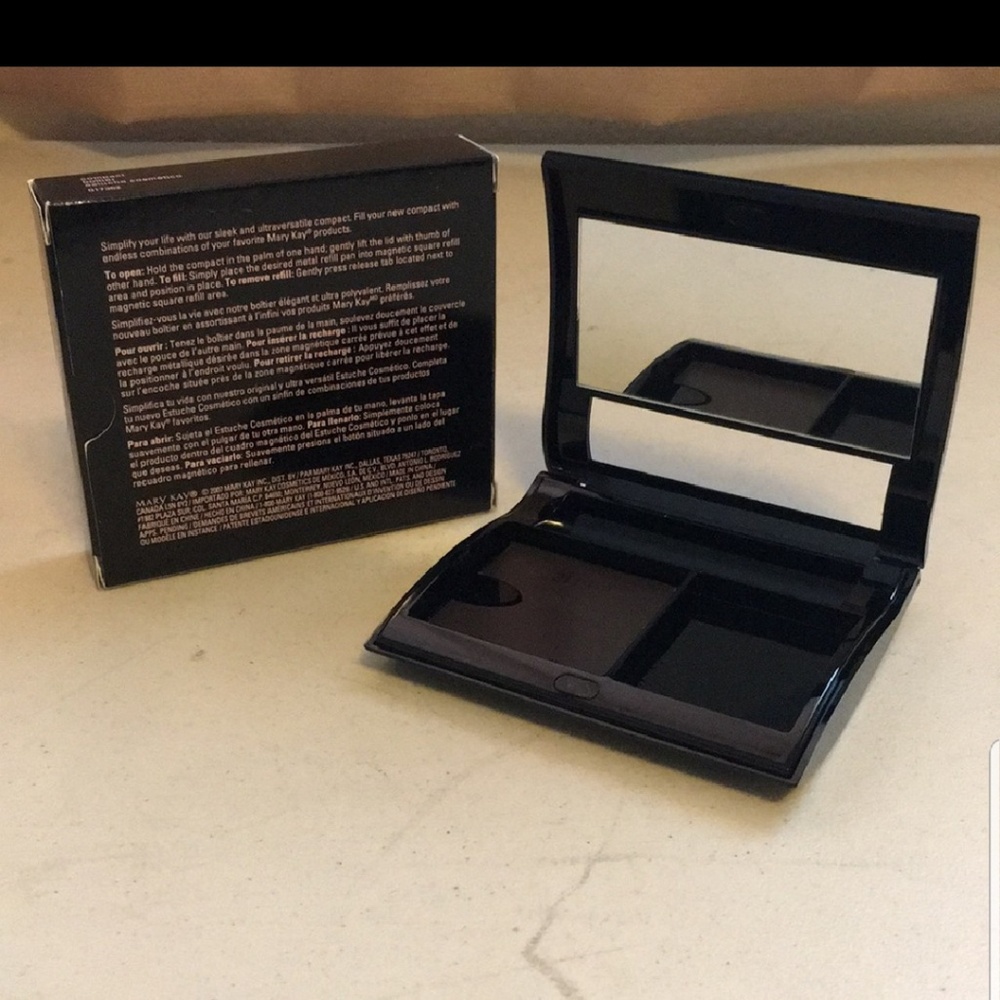 Mary Kay bundle  compact unfilled and compact bag - Picture 2 of 6